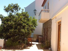 2 bedrooms house with enclosed garden and wifi at Aljezur 8 km away from the beach
